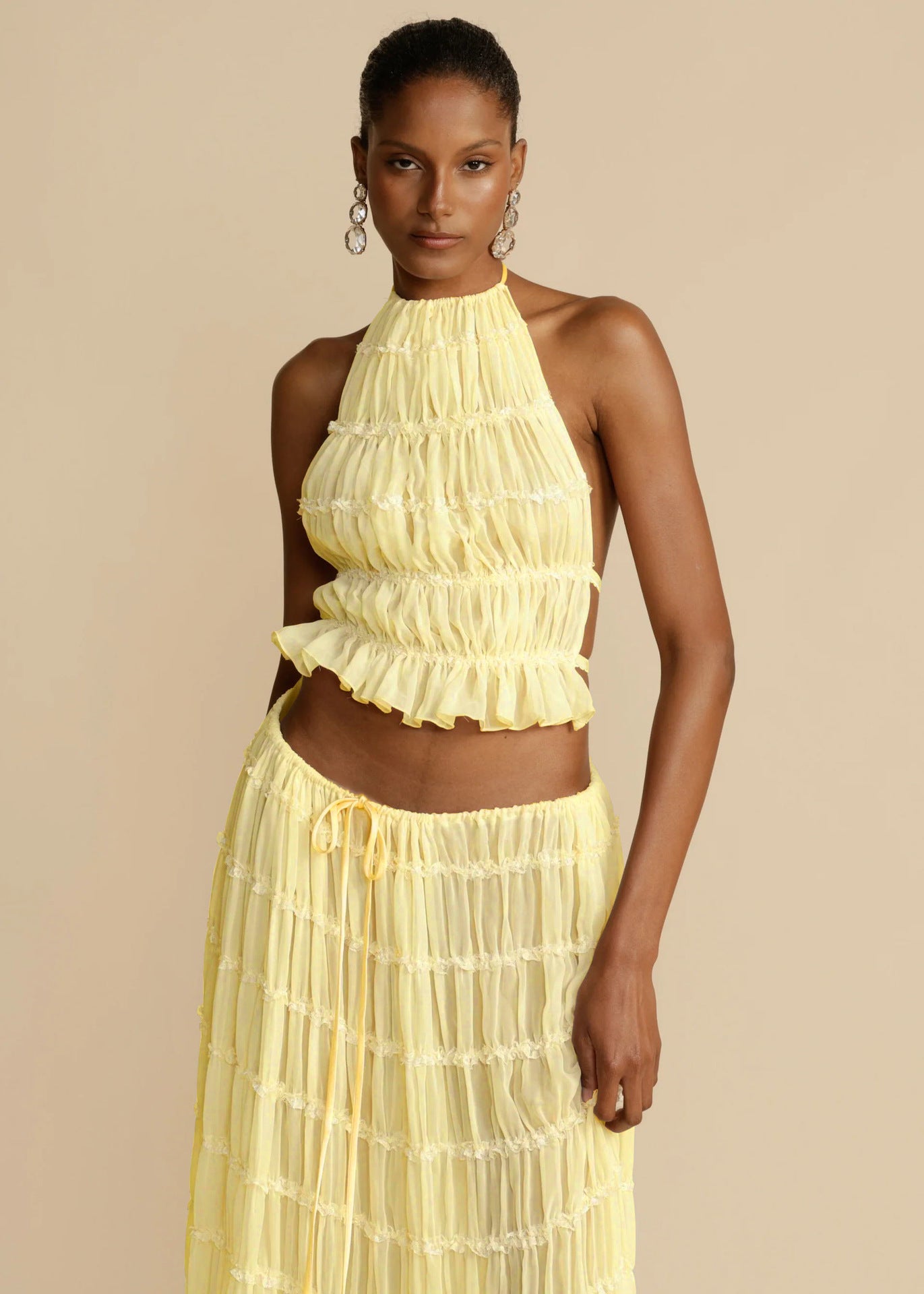 Conjunto Feminino de Vestido com 2 Peças – Top Halter Cropped Sem Mangas e Saia Longa Plissada Sexy para Praia