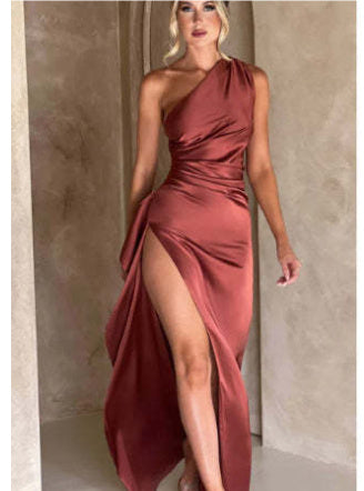 Vestido Sexy de Um Ombro com Fenda e Costas Abertas – Elegante, Ajustado e em Cetim para Mulheres