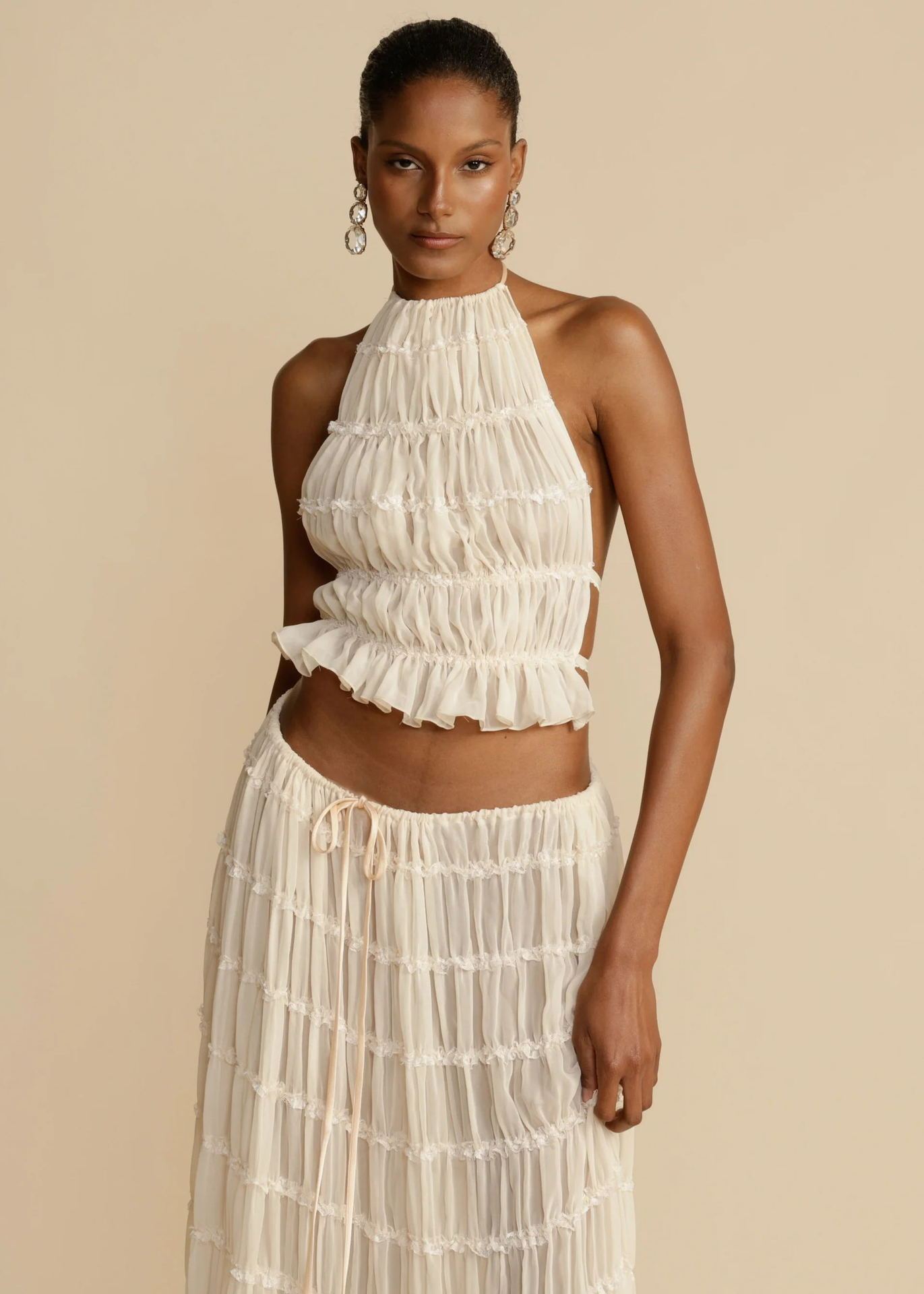 Conjunto Feminino de Vestido com 2 Peças – Top Halter Cropped Sem Mangas e Saia Longa Plissada Sexy para Praia