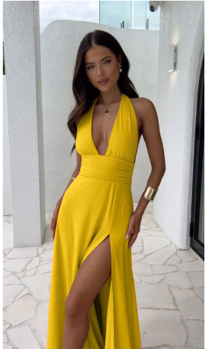 Vestido Sexy com Decote Halterneck, Fenda e Costas Abertas – Moda e Estilo Feminino